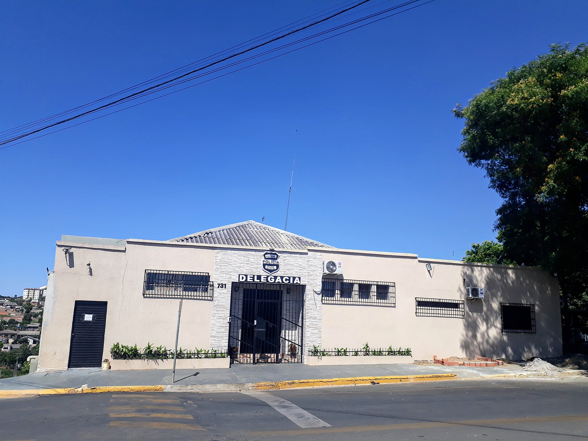 Fachada de delegacia da Polícia Civil do Paraná