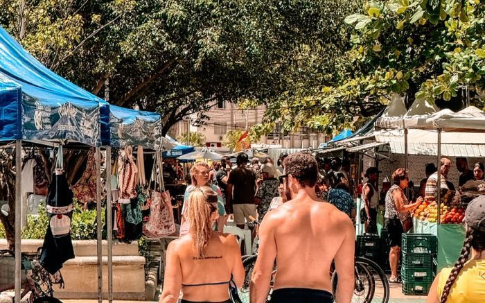 Feira de Verão na Praça da Bíblia, em Balneário Camboriú