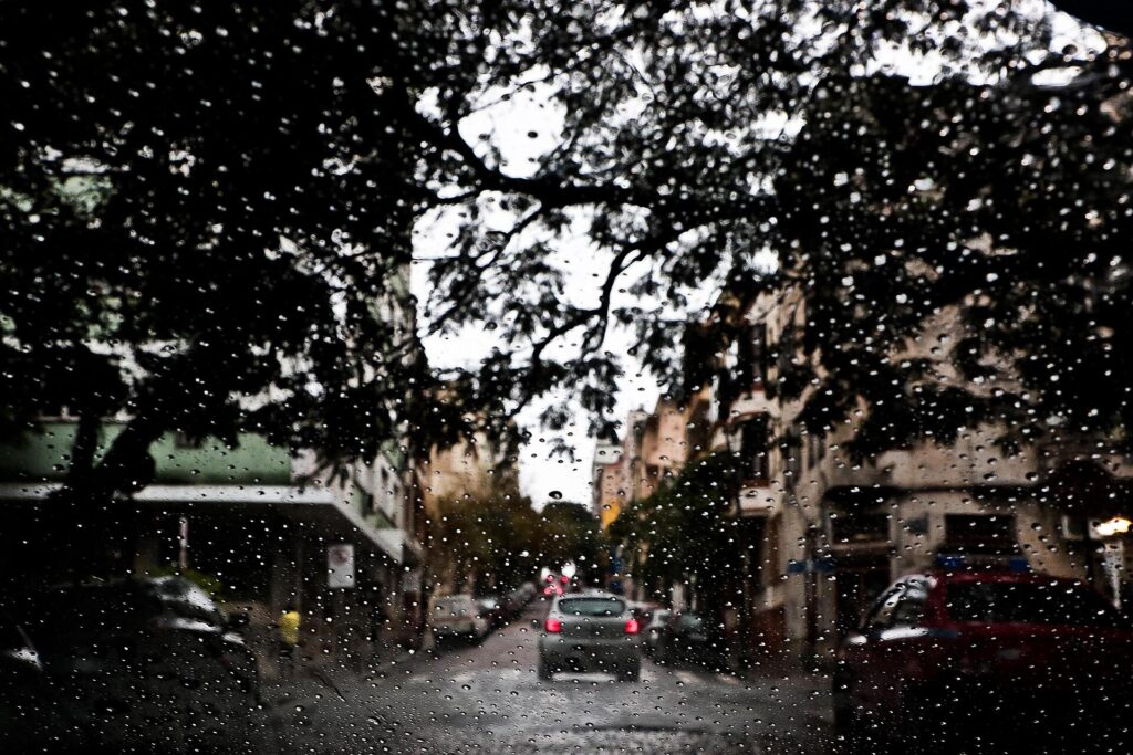 Céu fechado e chuva em Porto Alegre